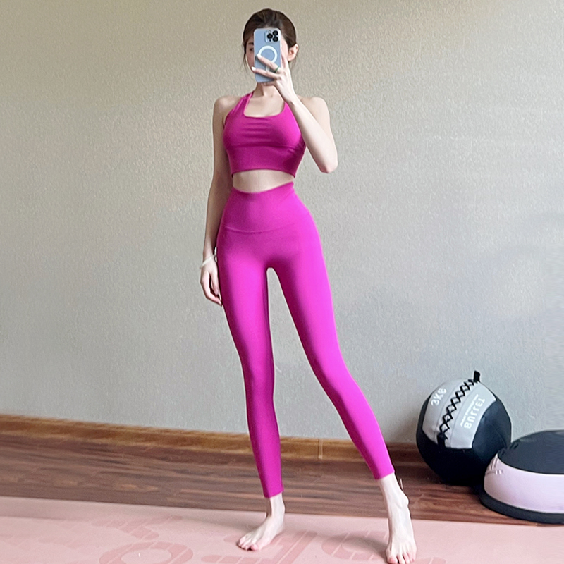 火龙果色瑜伽套装女性感提臀新款多巴胺专业彩色吊带健身服高级感
