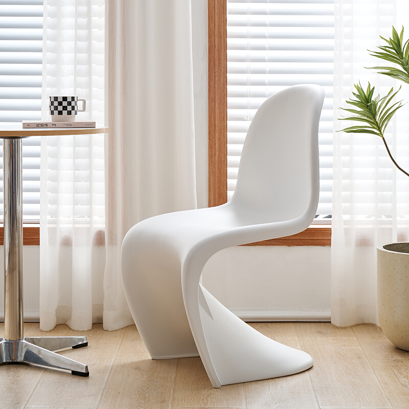 北欧简约设计师可叠放休闲创意户外洽谈网红塑料s潘东餐椅会客椅