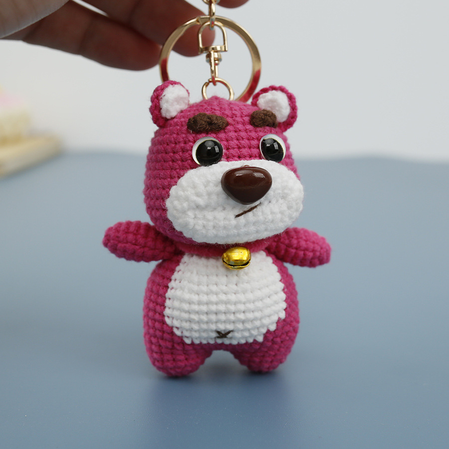 高档毛线钩织草莓熊玩偶挂件粉红色手钩钥匙扣手工编织动物挂饰