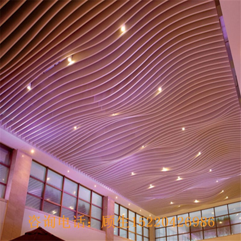 现货速发商场立面装饰异型铝方通定制中庭艺术吊顶拉弯弧形木纹方