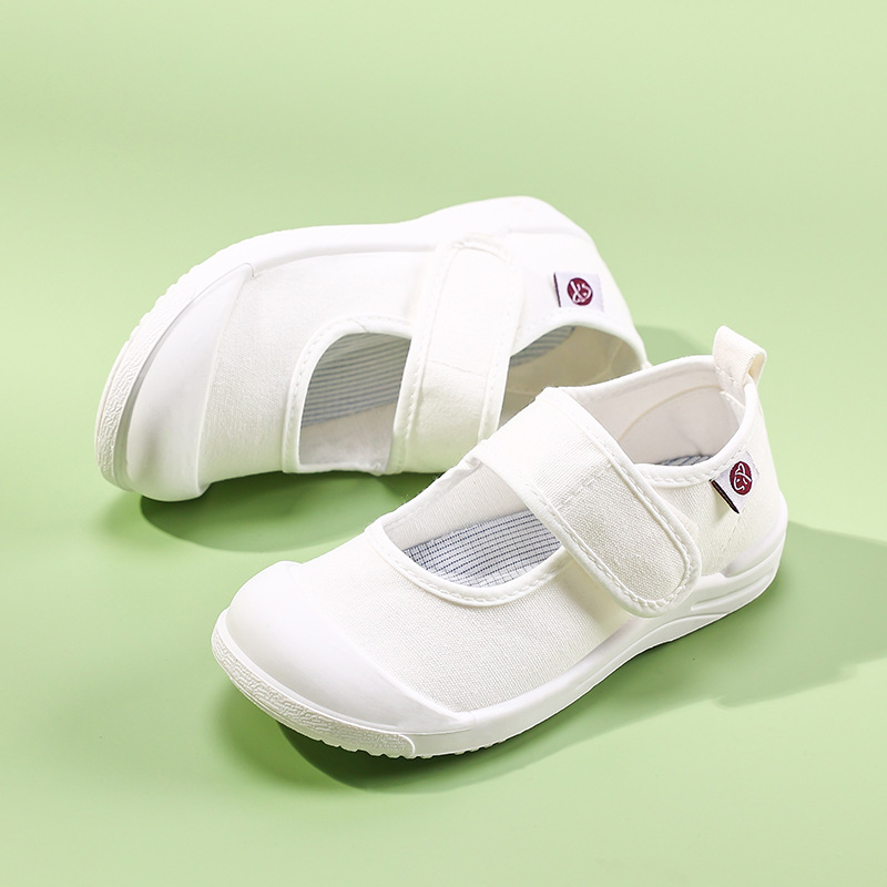 新款婧麒儿童小白鞋幼儿园室内鞋入园学校演出帆布鞋宝宝软底透气