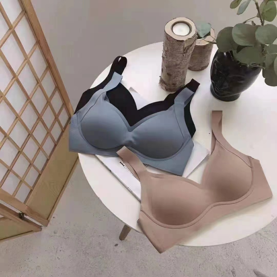 日本裸感软糯内置点胶 软支撑技术 一片式无痕小胸聚拢背心式内衣